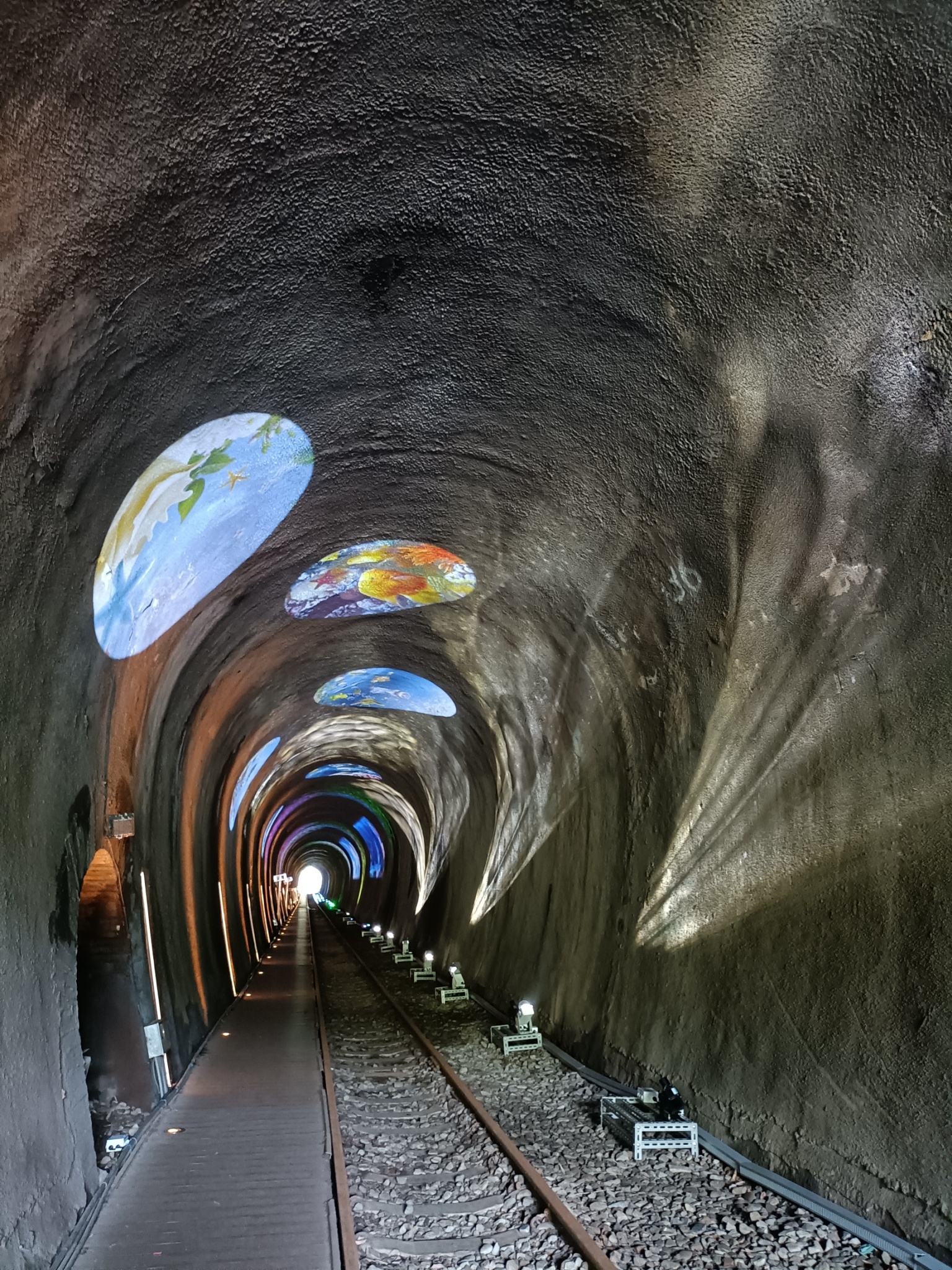 苗栗六號隧道光環境