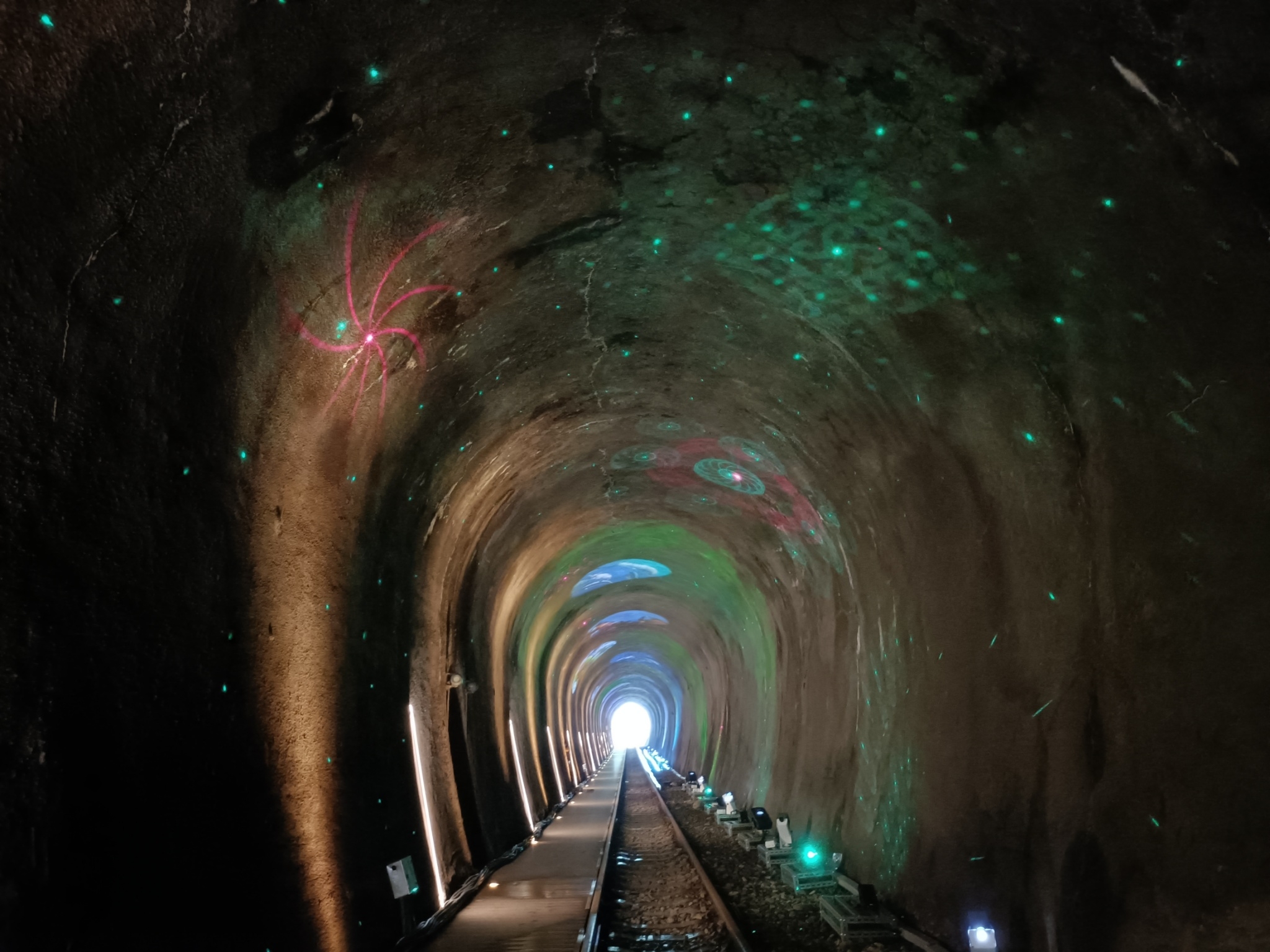 苗栗六號隧道光環境